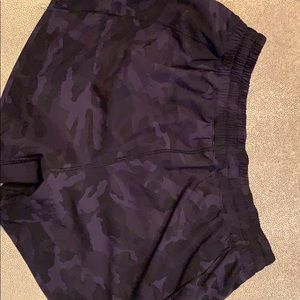 Lululemon Hotty Hot short camo. 4 inches